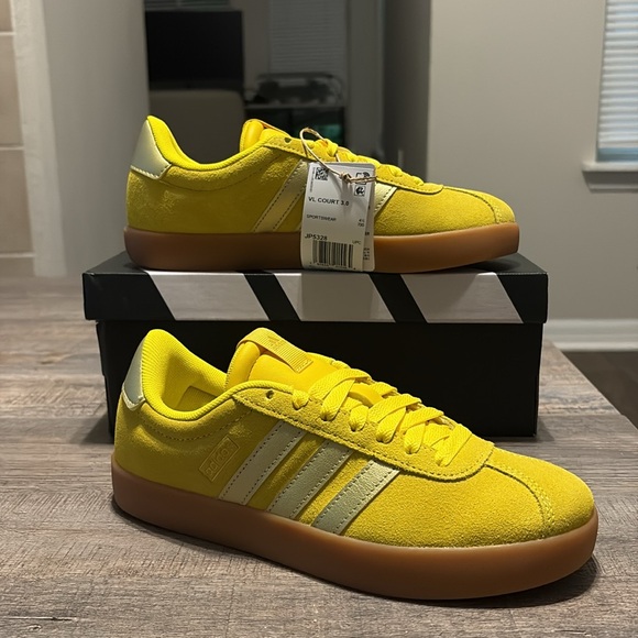 NWT Adidas Women's VL Court 3.0 'Yellow Gold Metallic' Shoes JP5328 - Picture 7 of 10